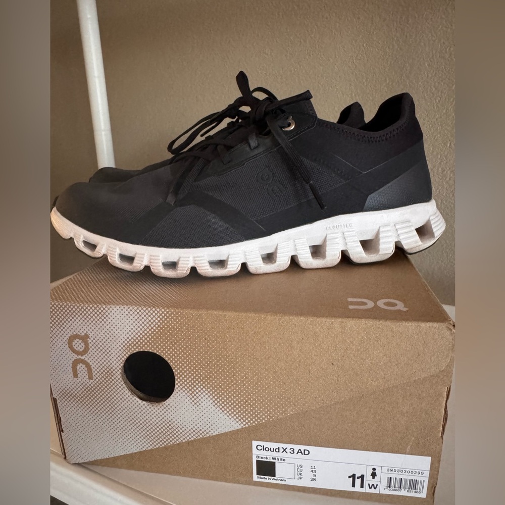 On Cloud (wide) X3 AD Running Women’s Athletic Shoes - Black and White